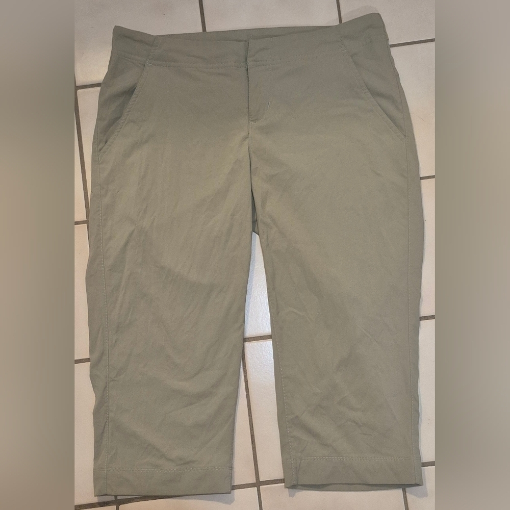 Columbia Women's Olive Capris